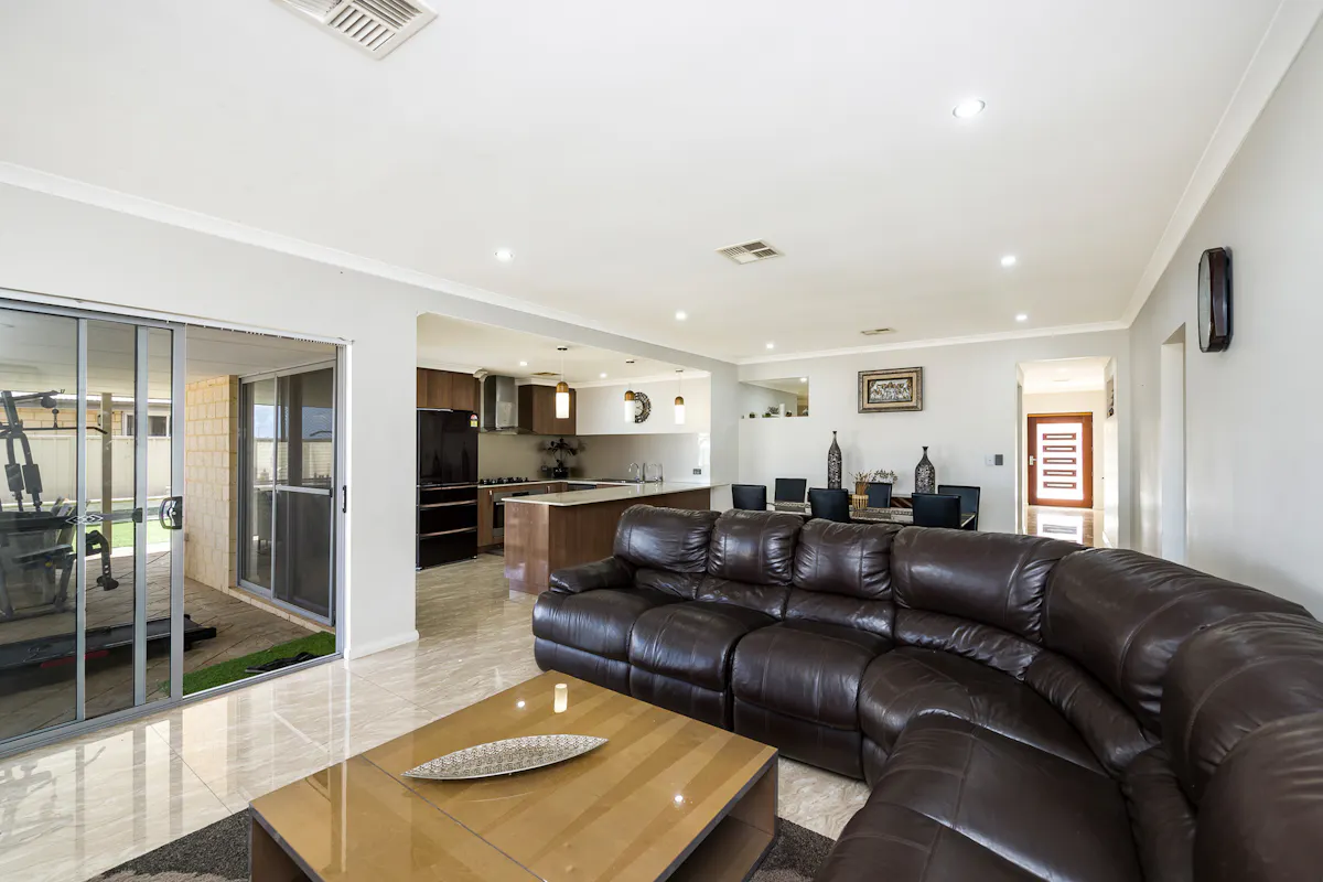 17 Golf Crescent — photo 14 of 30