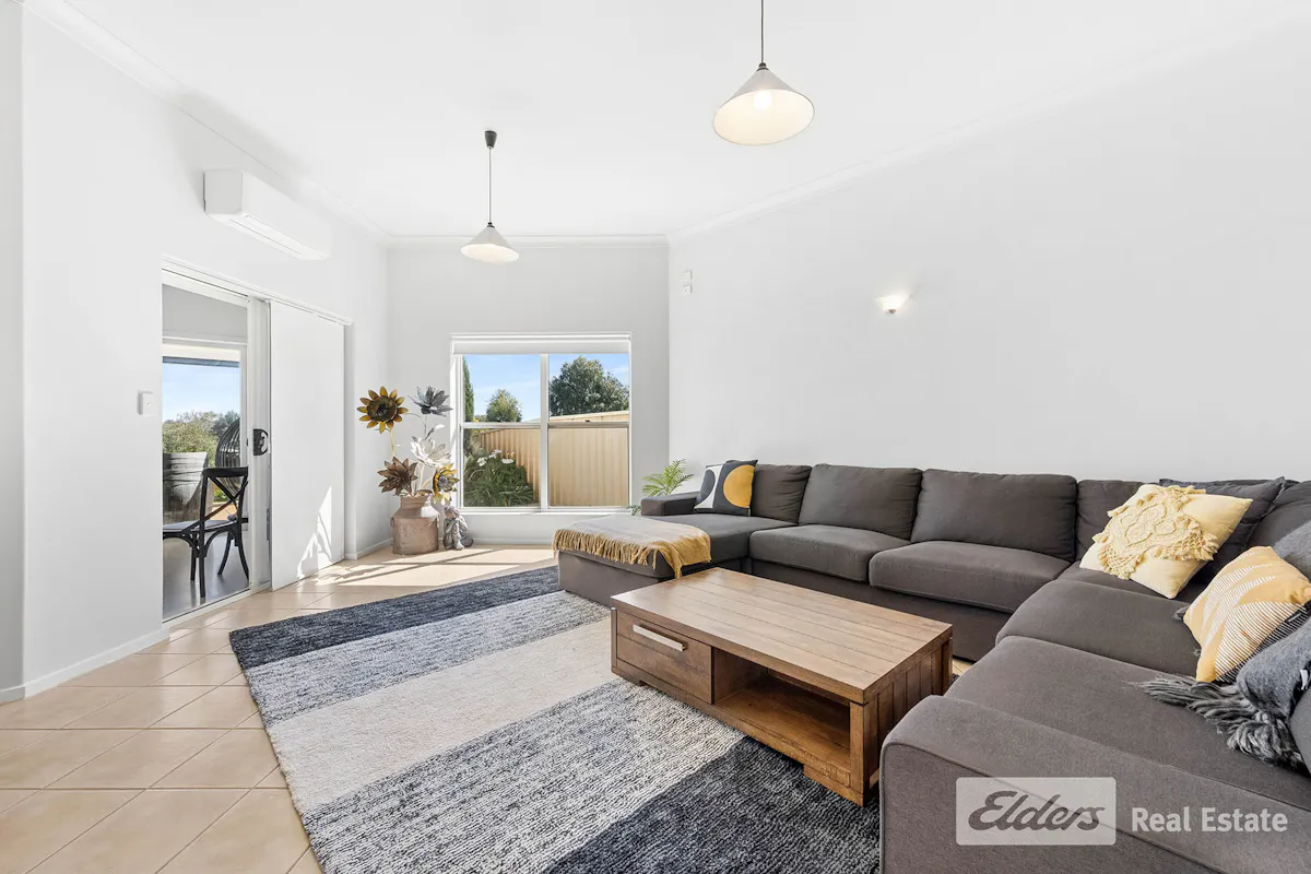 19 Lakeside Court — photo 9 of 25