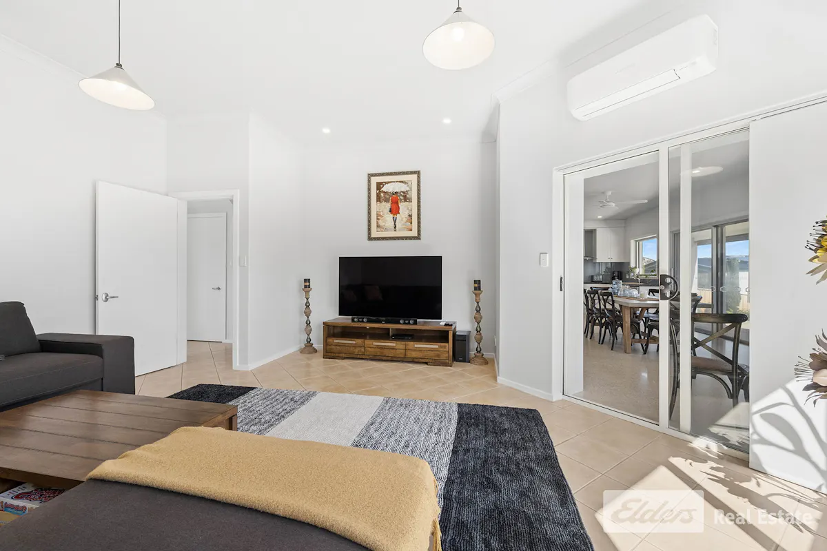 19 Lakeside Court — photo 10 of 25