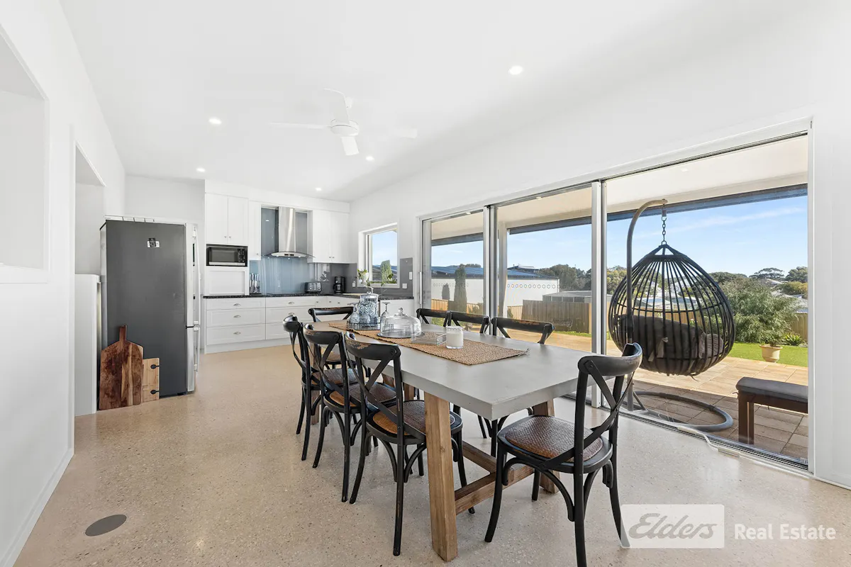 19 Lakeside Court — photo 11 of 25