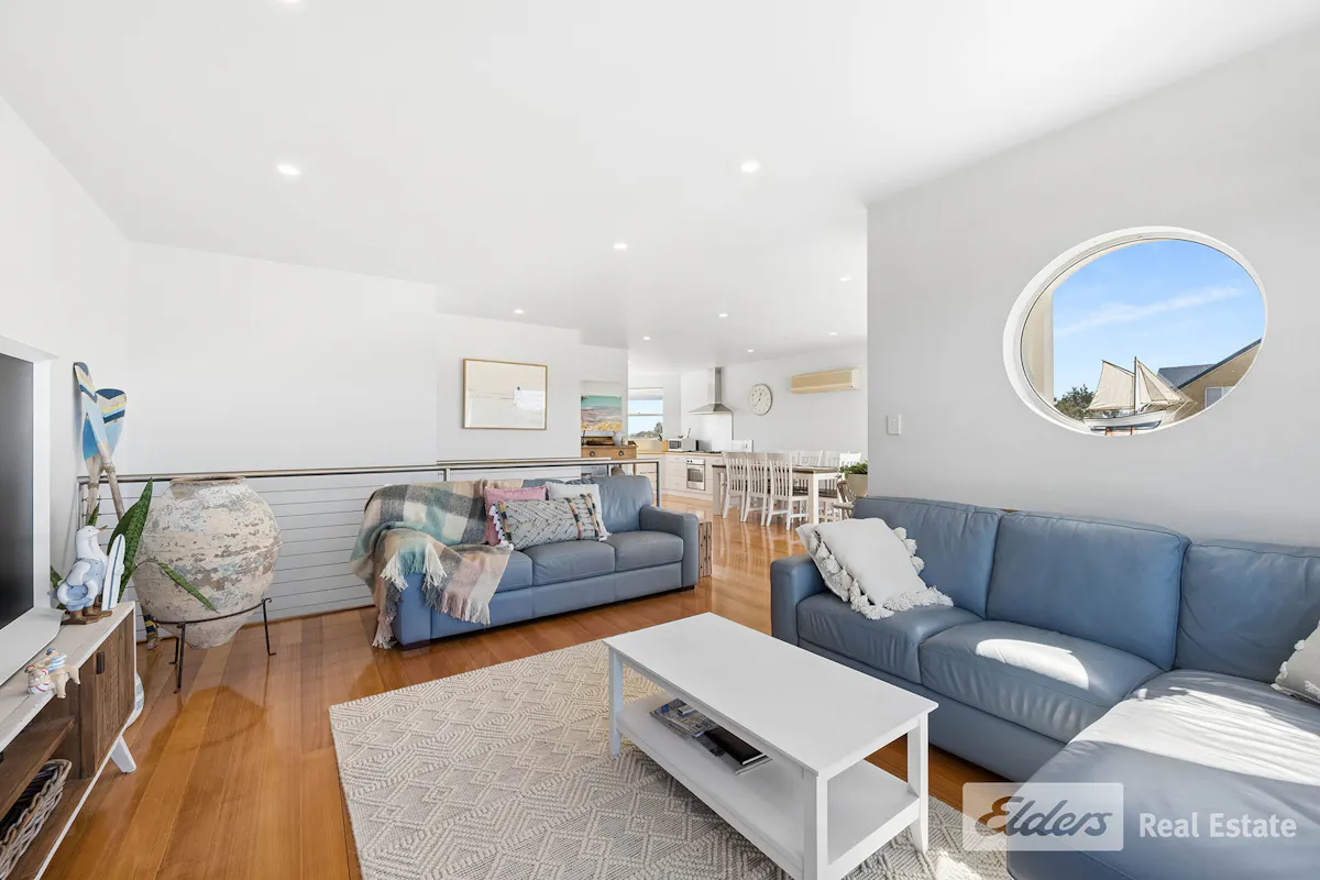 19 Lakeside Court — photo 3 of 25