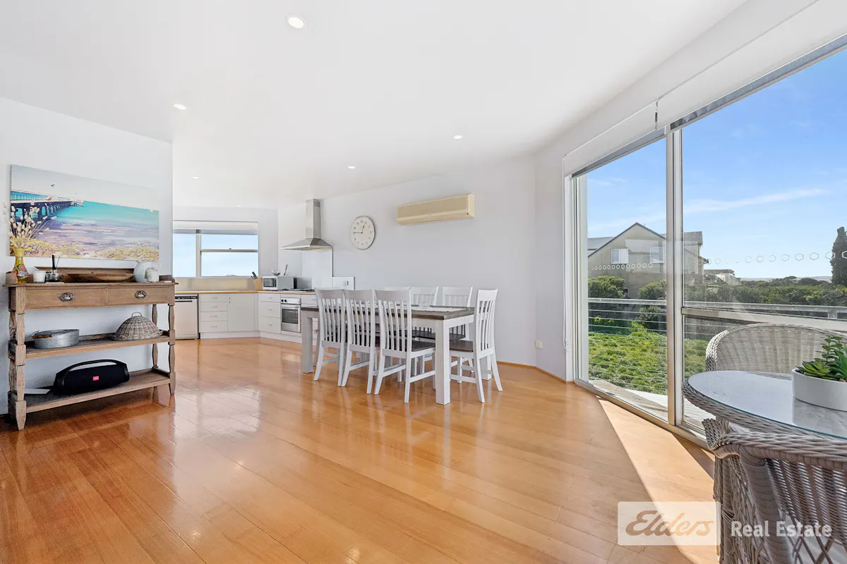 19 Lakeside Court — photo 6 of 25