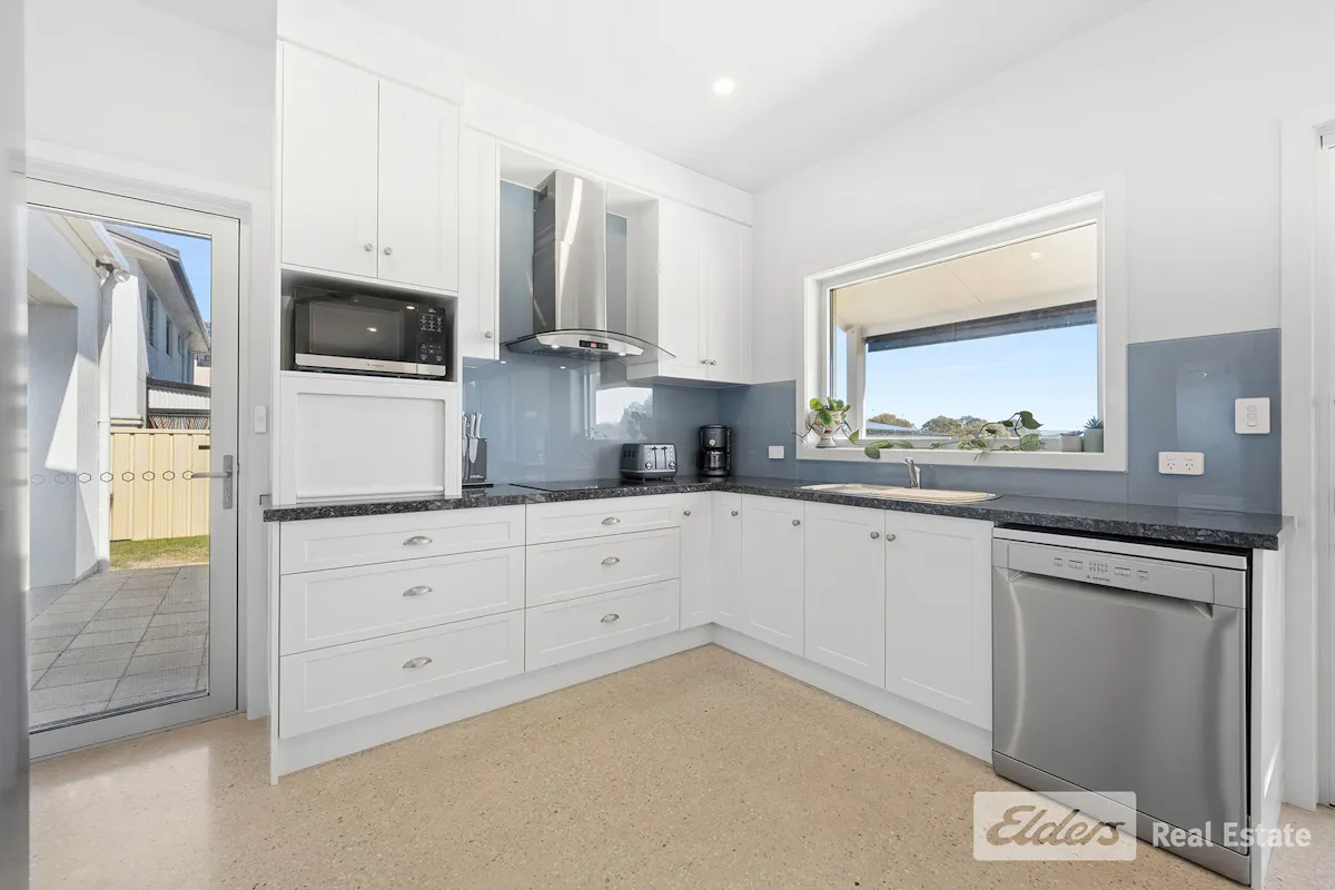 19 Lakeside Court — photo 13 of 25