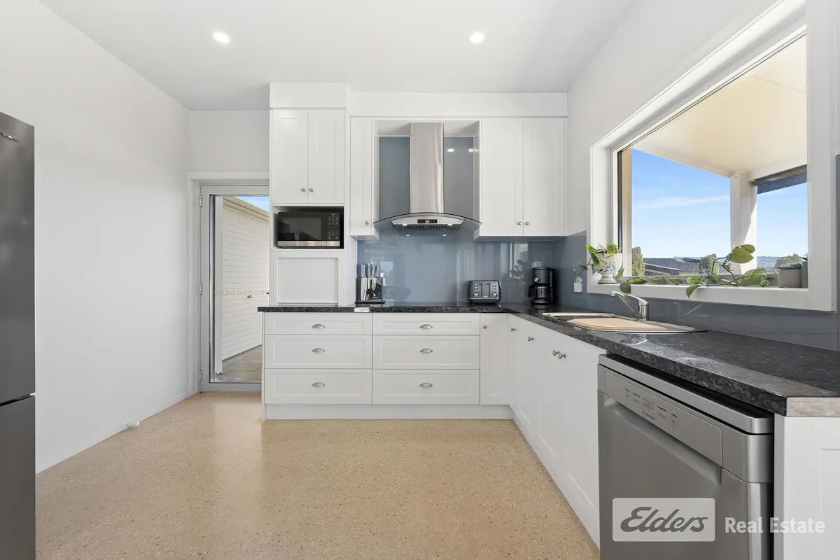 19 Lakeside Court — photo 12 of 25