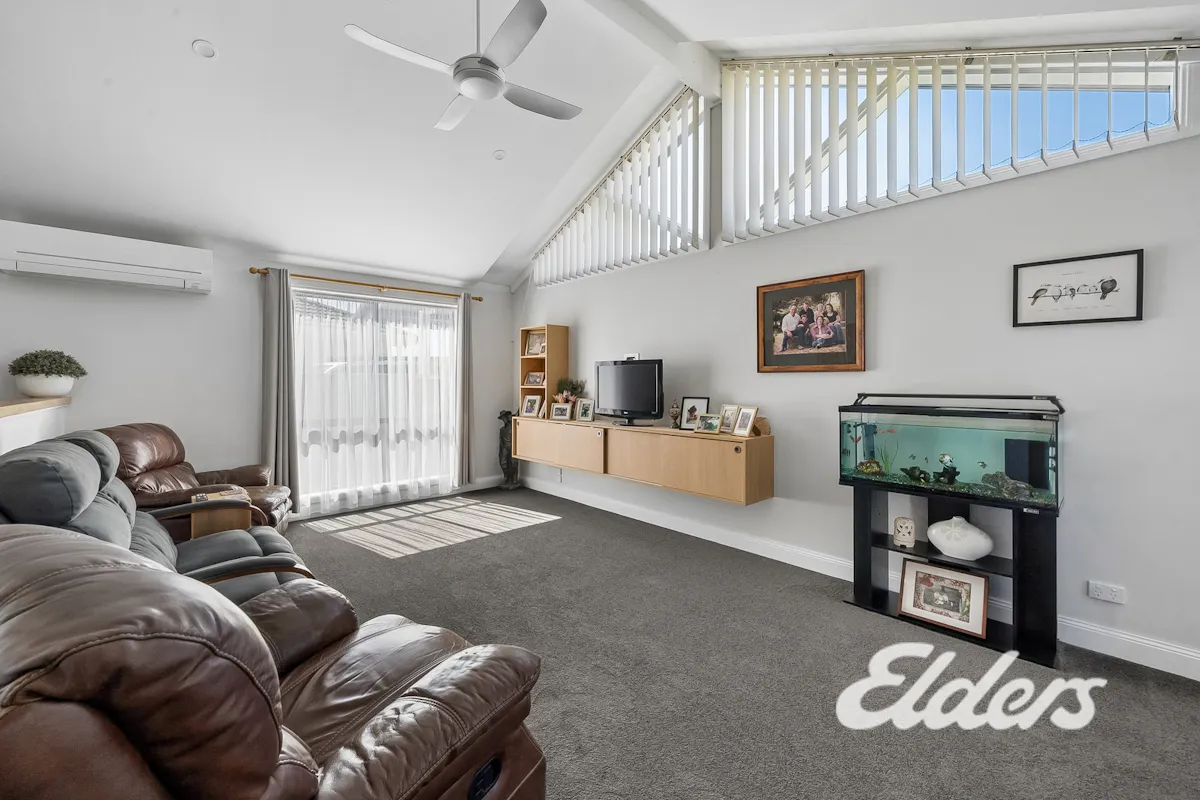3 Hogans Road — photo 3 of 27
