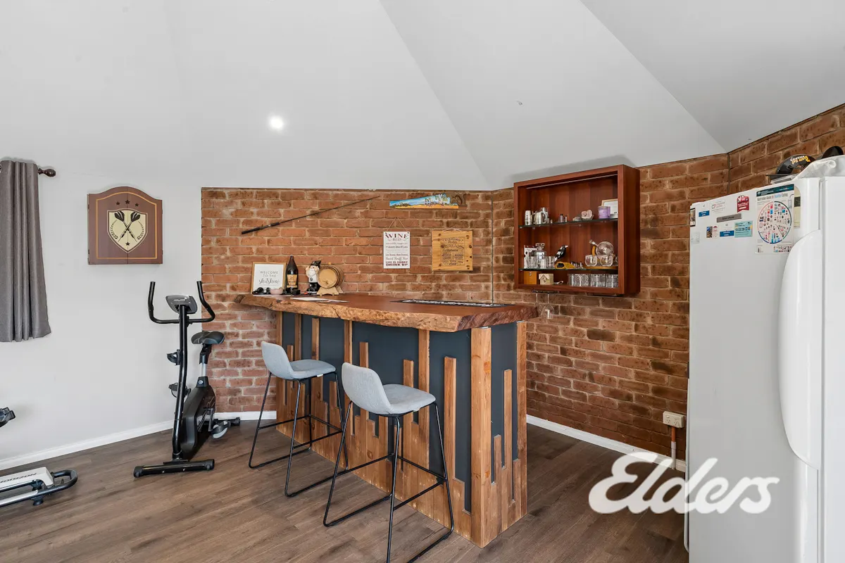 3 Hogans Road — photo 17 of 27