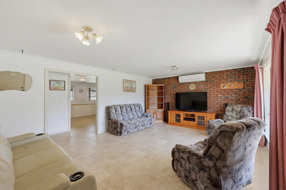 28 Sutherland Avenue — photo 5 of 30