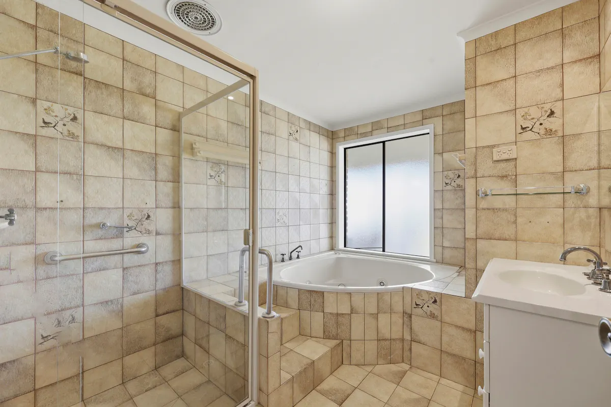 28 Sutherland Avenue — photo 16 of 30