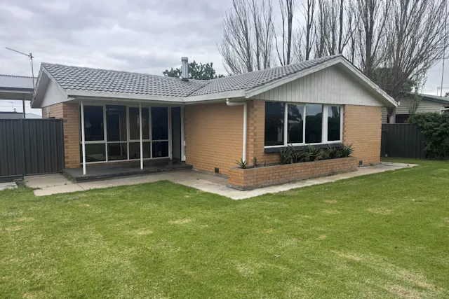 13 Fifth Avenue — photo from Elders Real Estate Naracoorte