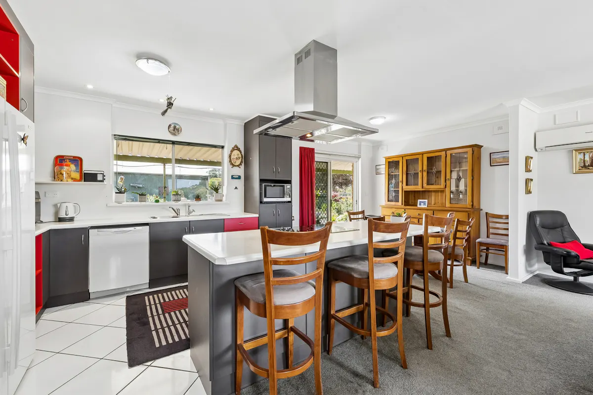 1 Frieda Street — photo 6 of 24