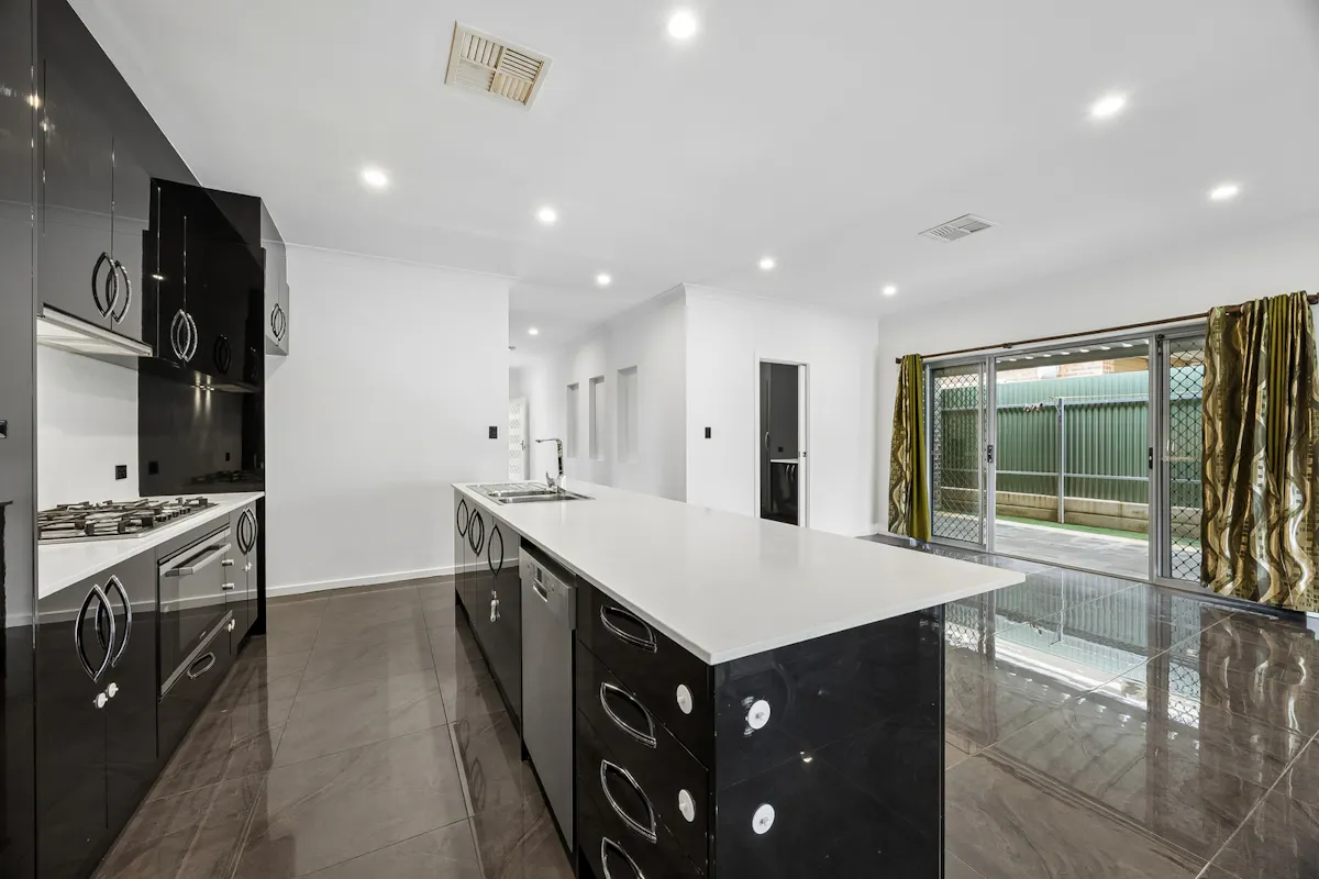 10 Trevor Street — photo 8 of 28