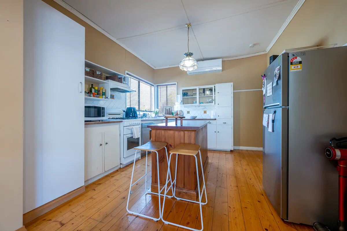13 Robinson Street — photo 4 of 27