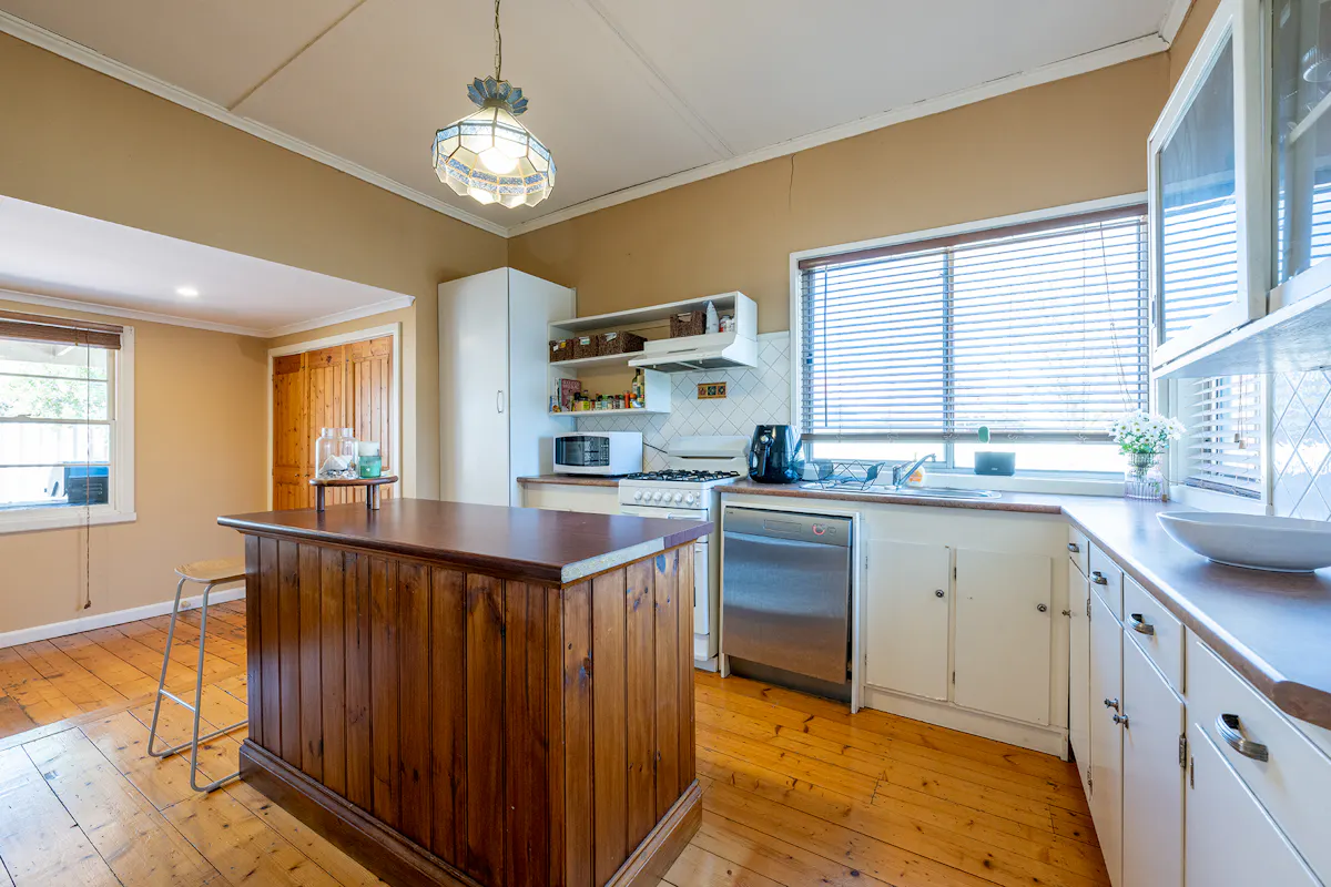 13 Robinson Street — photo 3 of 27