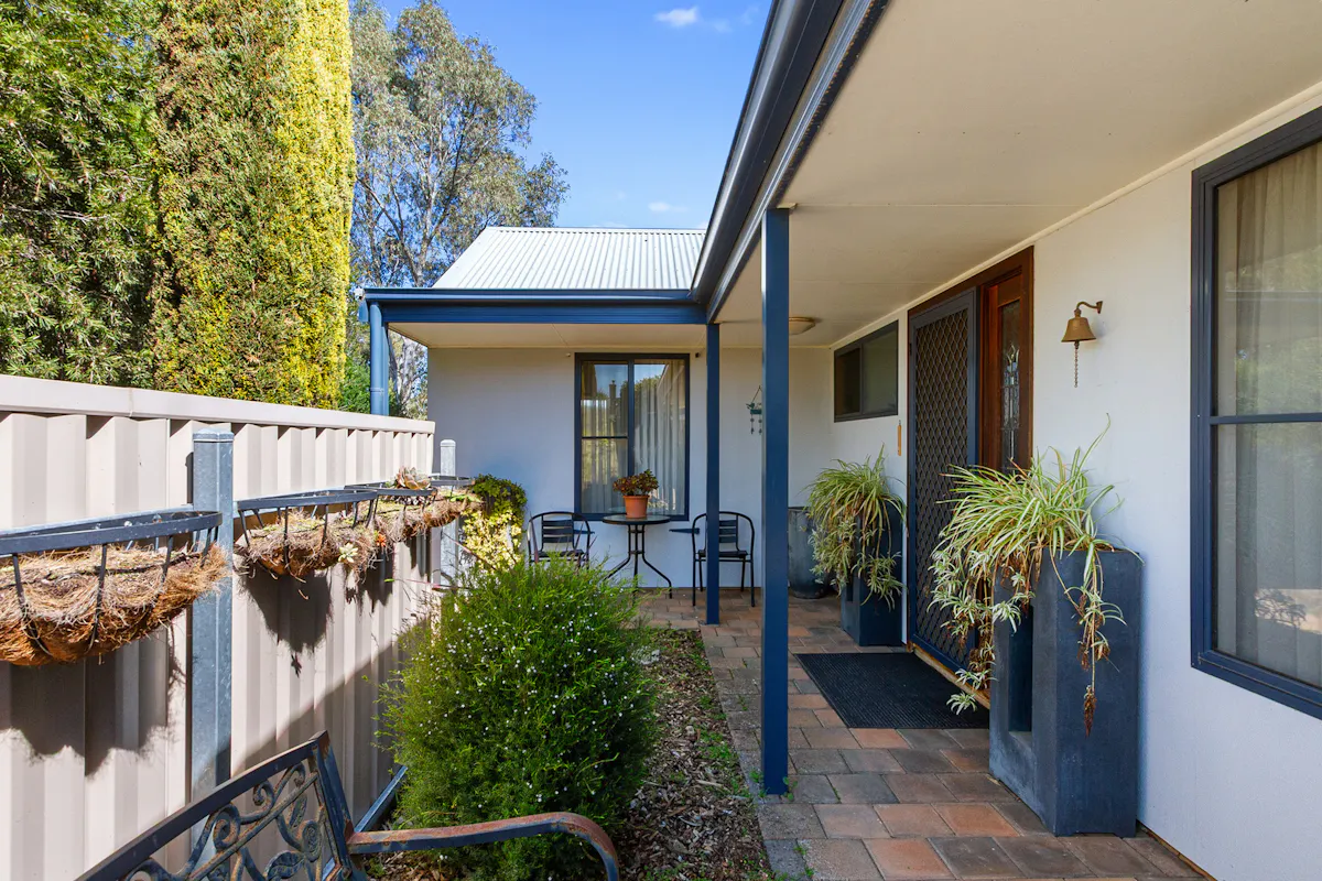 4/8 Beare Street — photo 3 of 25
