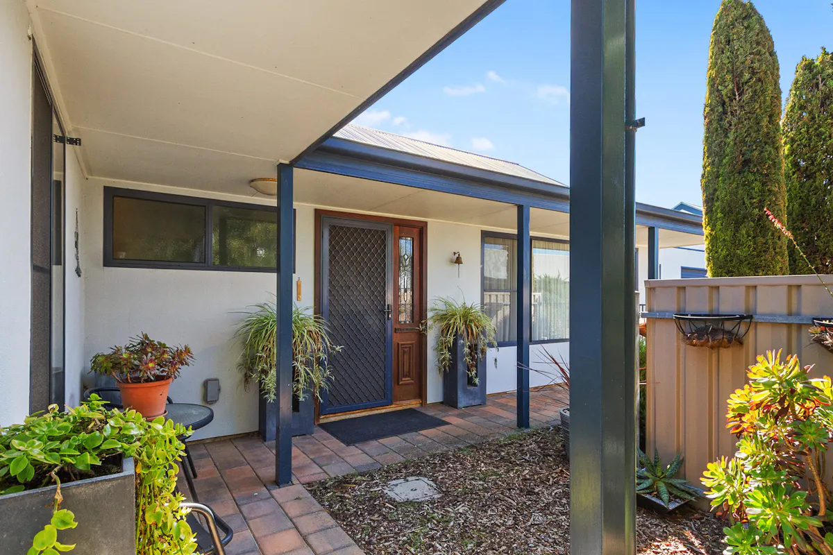 4/8 Beare Street — photo 2 of 25