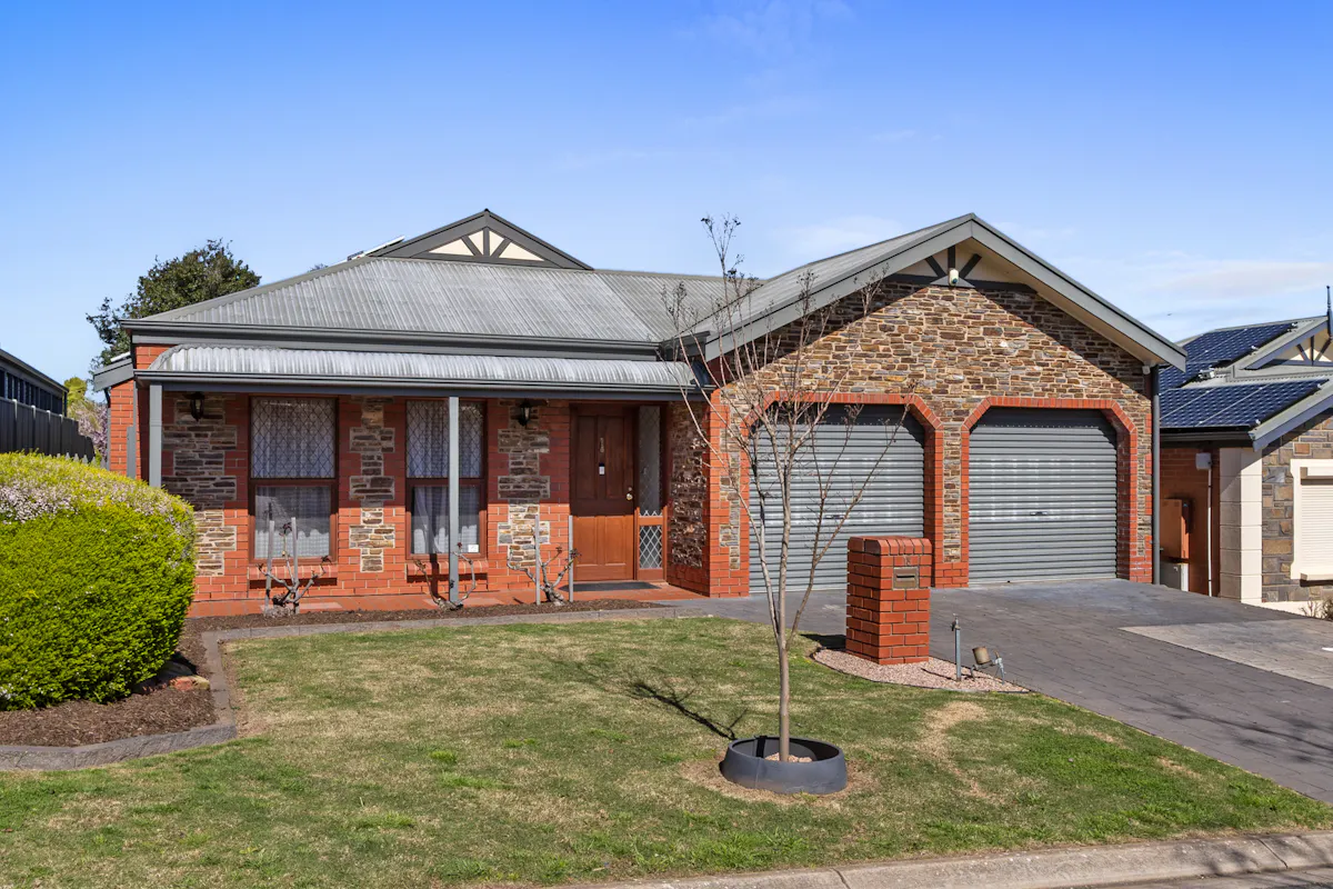 18 Dempster Court — photo 2 of 24