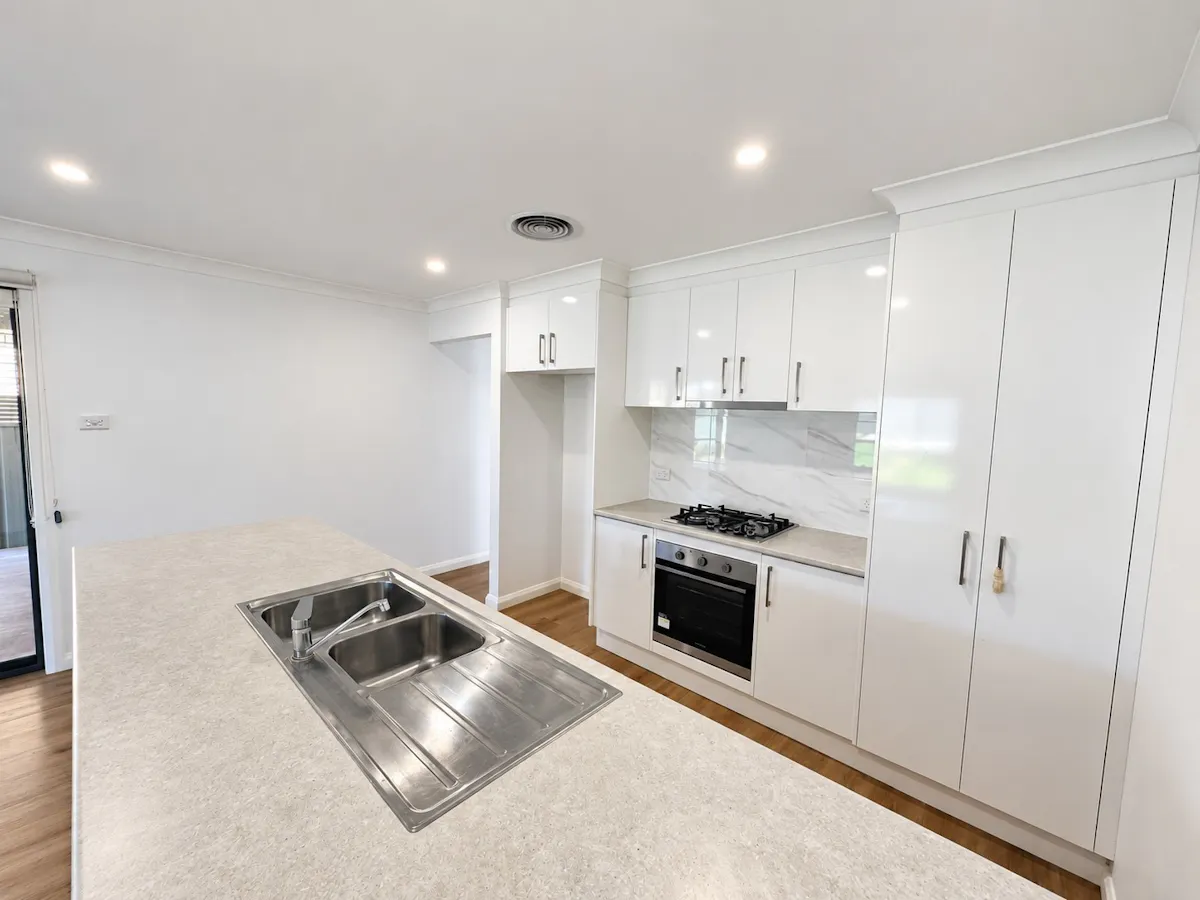 107 Currajong Street — photo 6 of 9