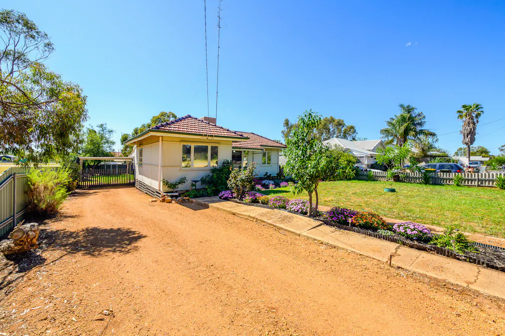 25 Yalbaroo Road, Northam, WA, 6401 - Image 3