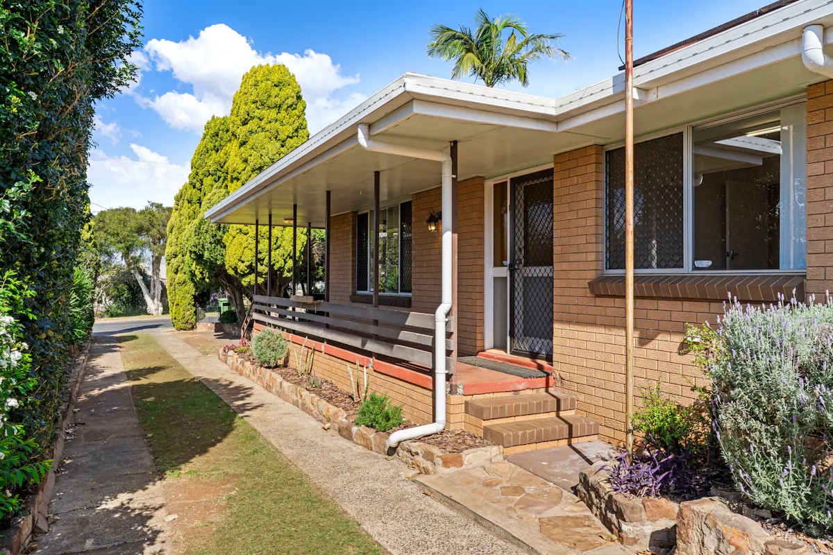 23 McGregor Street — photo 3 of 21
