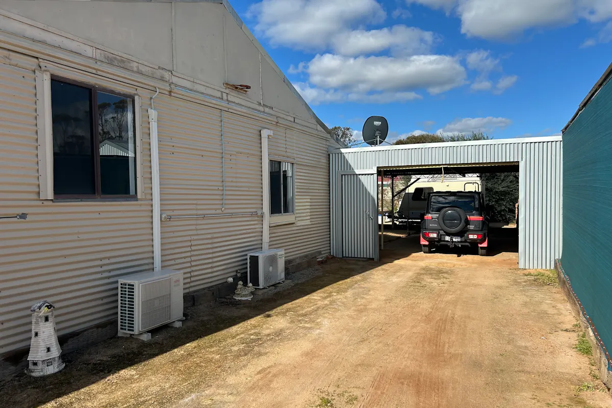 35 Allenby Street — photo 3 of 20