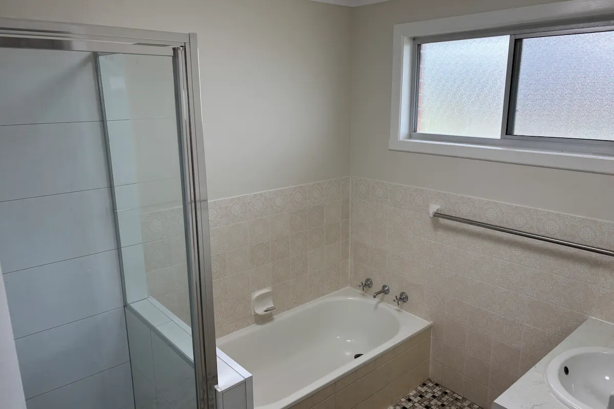 3 Bedroom Home with Views For Lease — photo 9 of 11