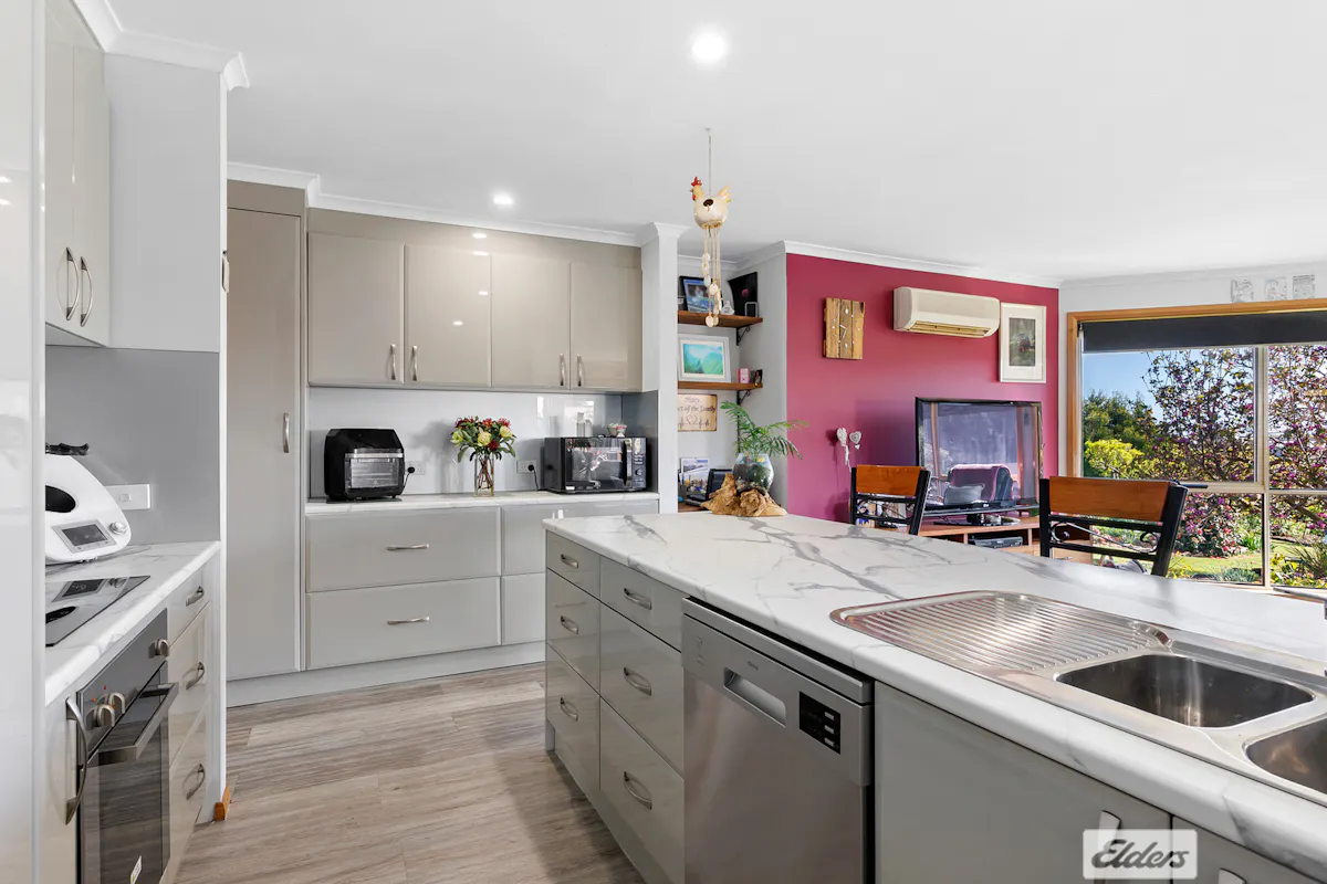 16 Seabreeze Avenue — photo 9 of 26