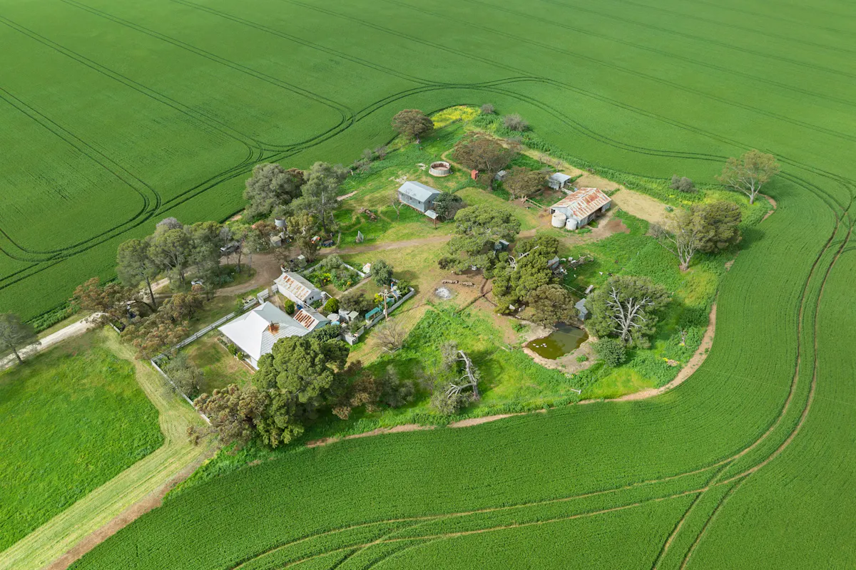 95 Yackandandah Road — photo 4 of 28