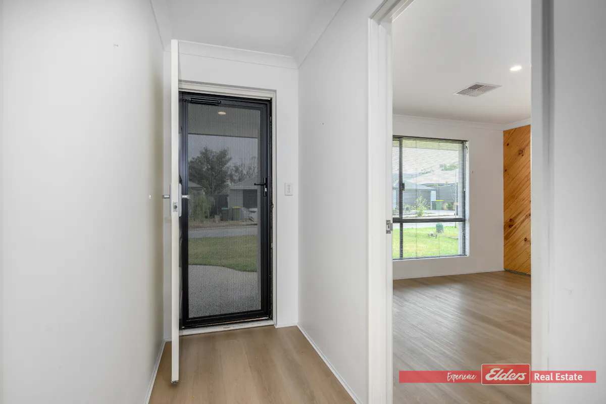 24 Chilvers Street — photo 3 of 10