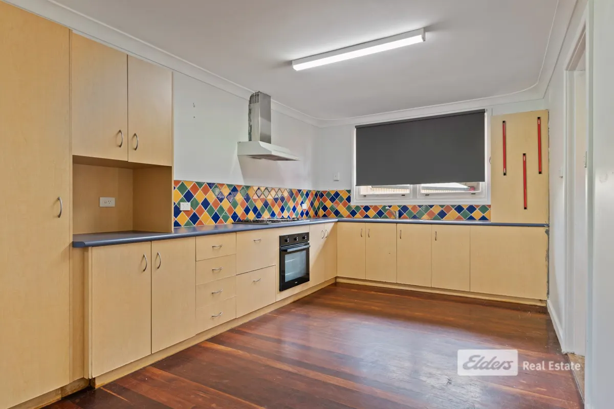 4 Sungrove Avenue — photo 3 of 10