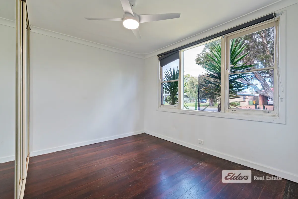 4 Sungrove Avenue — photo 4 of 10