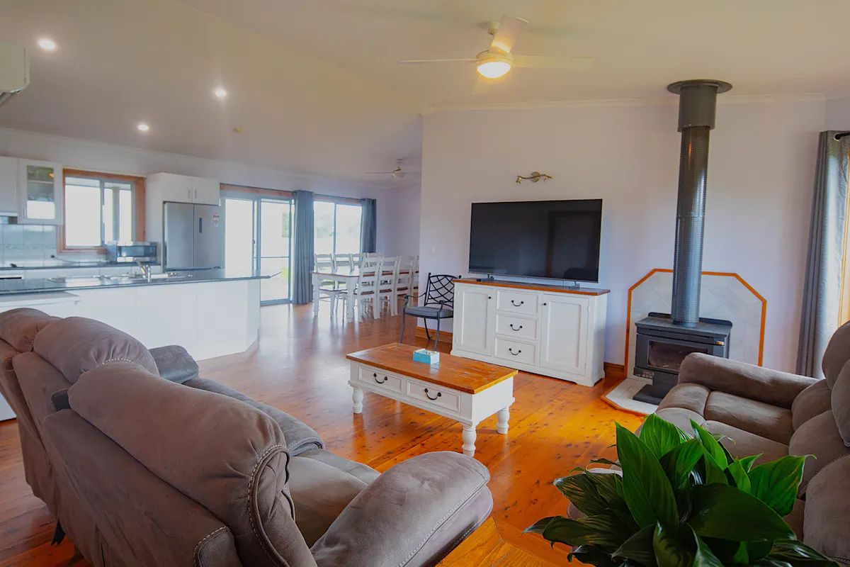 27 Riverside Road — photo 2 of 21
