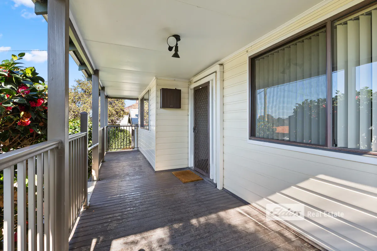 35 Bucktin Street — photo 3 of 19