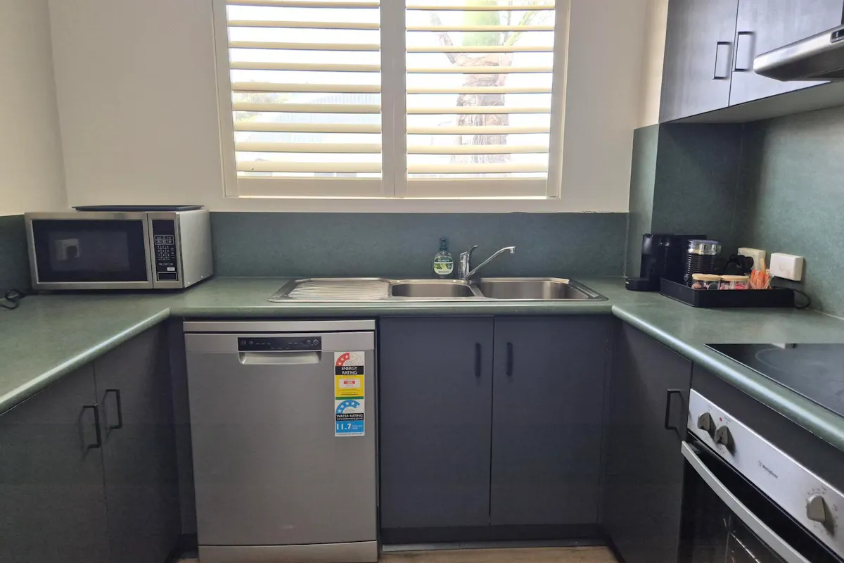 8/48 McIlwraith Street — photo 4 of 12