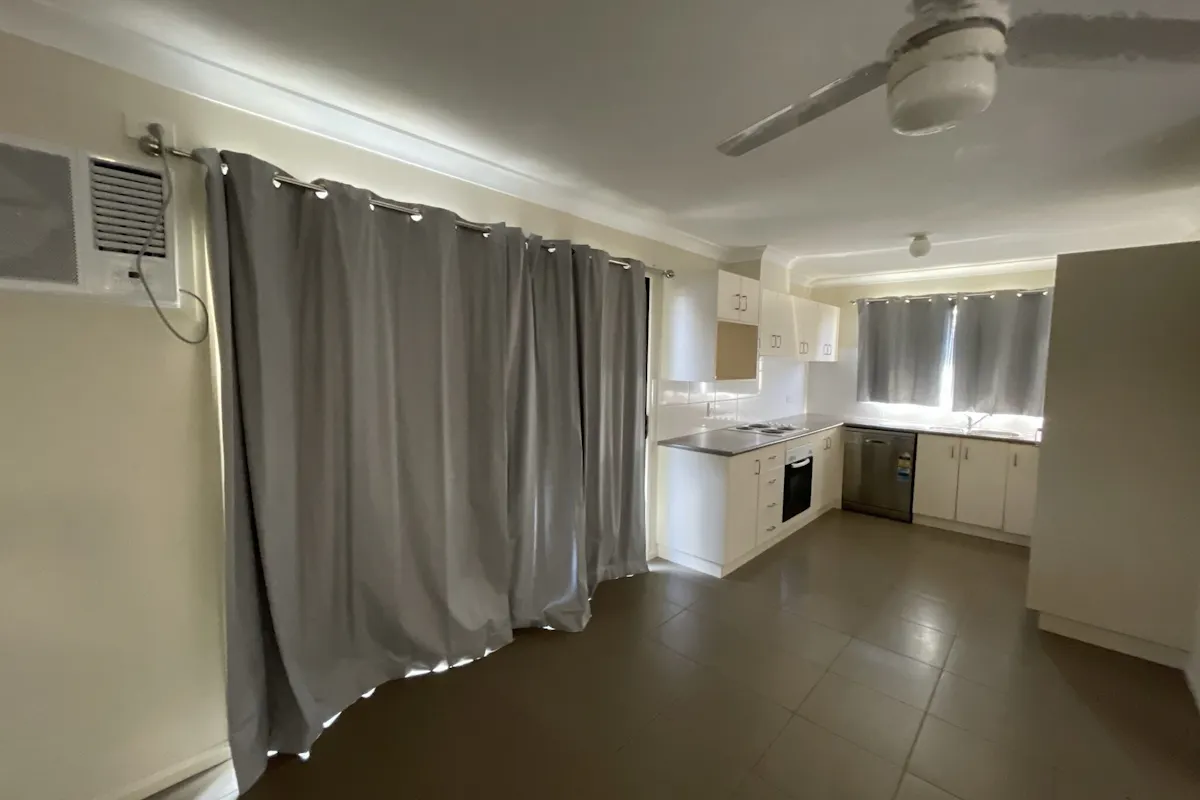 4 Charthom Place — photo 2 of 4