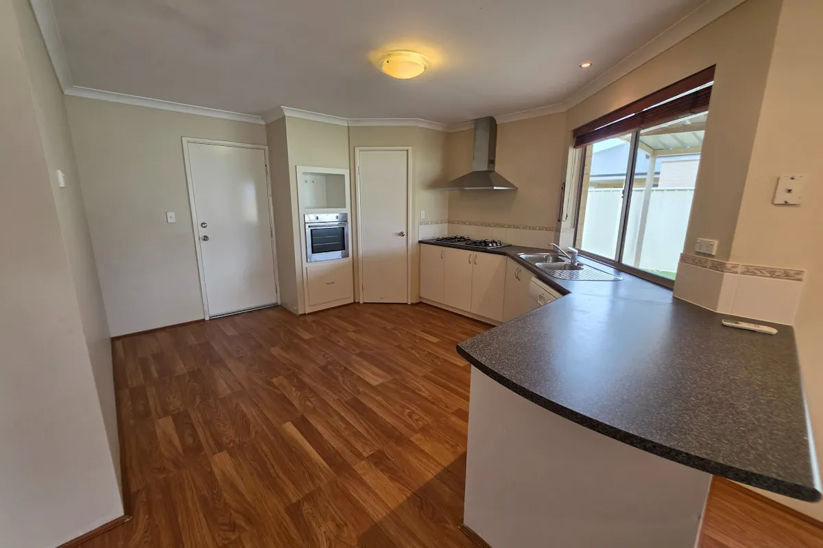 28 Laurie Street — photo 3 of 15