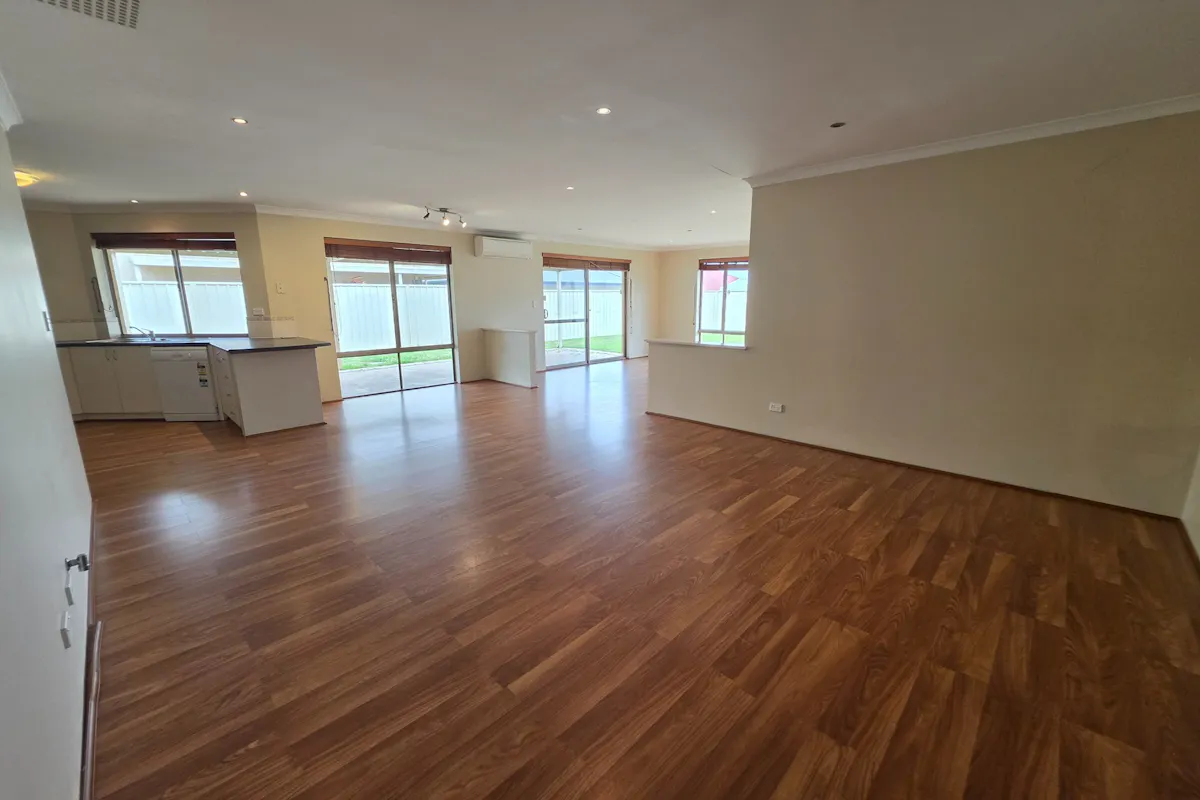 28 Laurie Street — photo 4 of 15