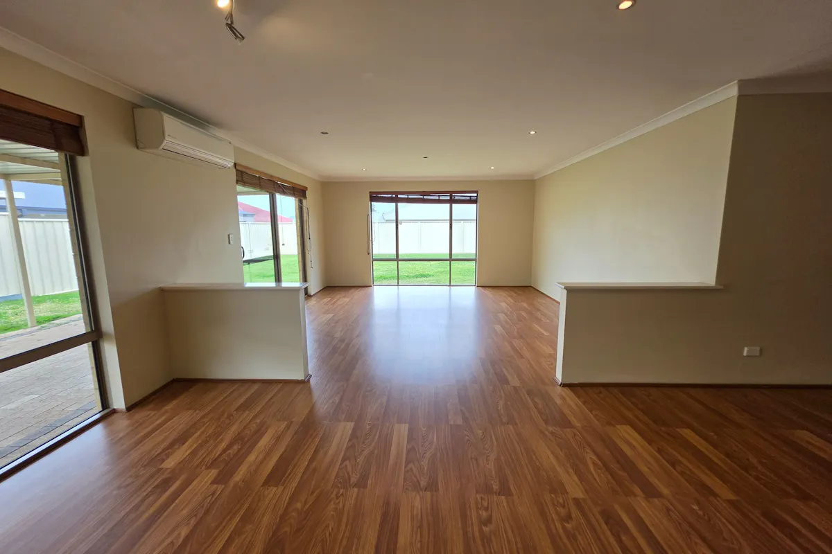 28 Laurie Street — photo 5 of 15