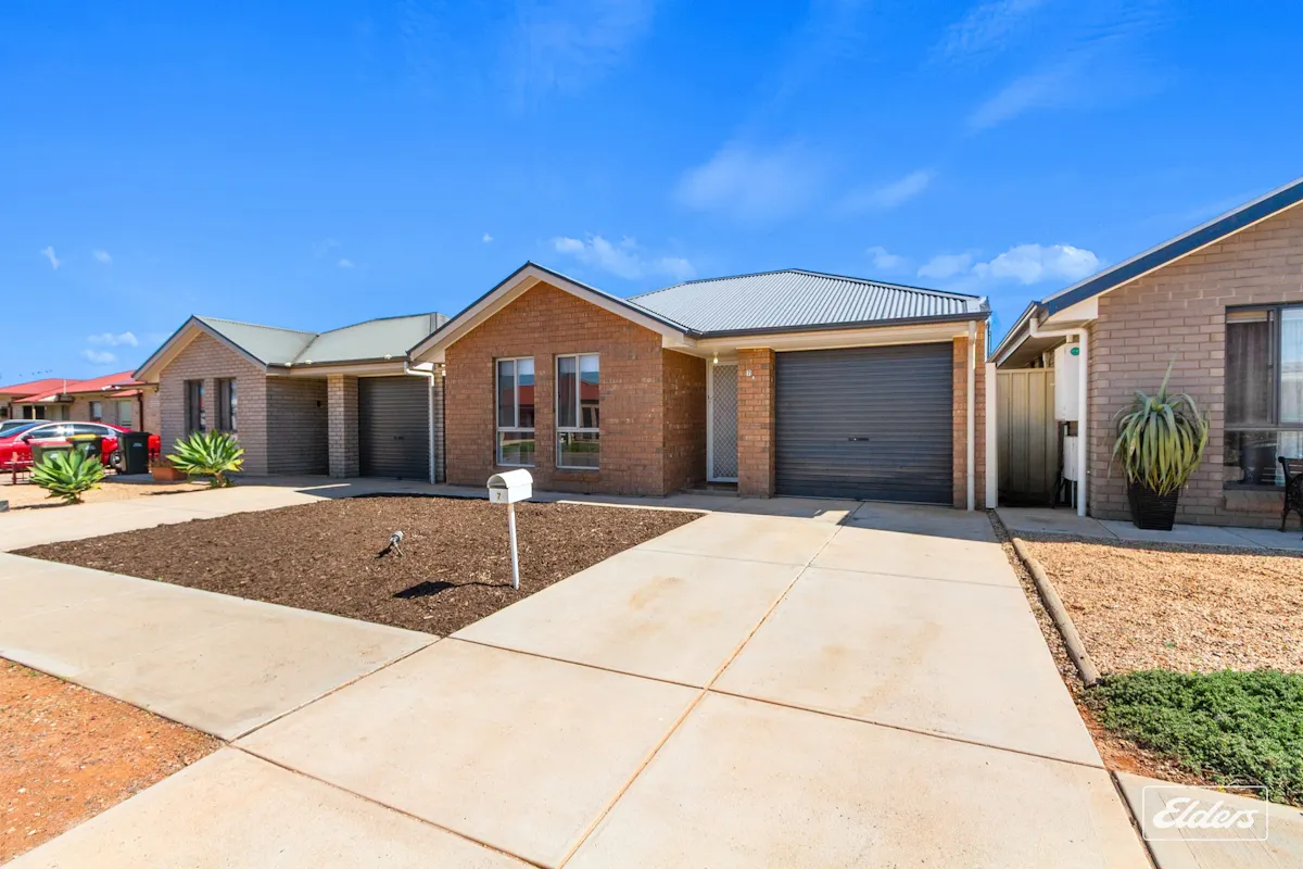 7 Henderson Street — photo 2 of 23