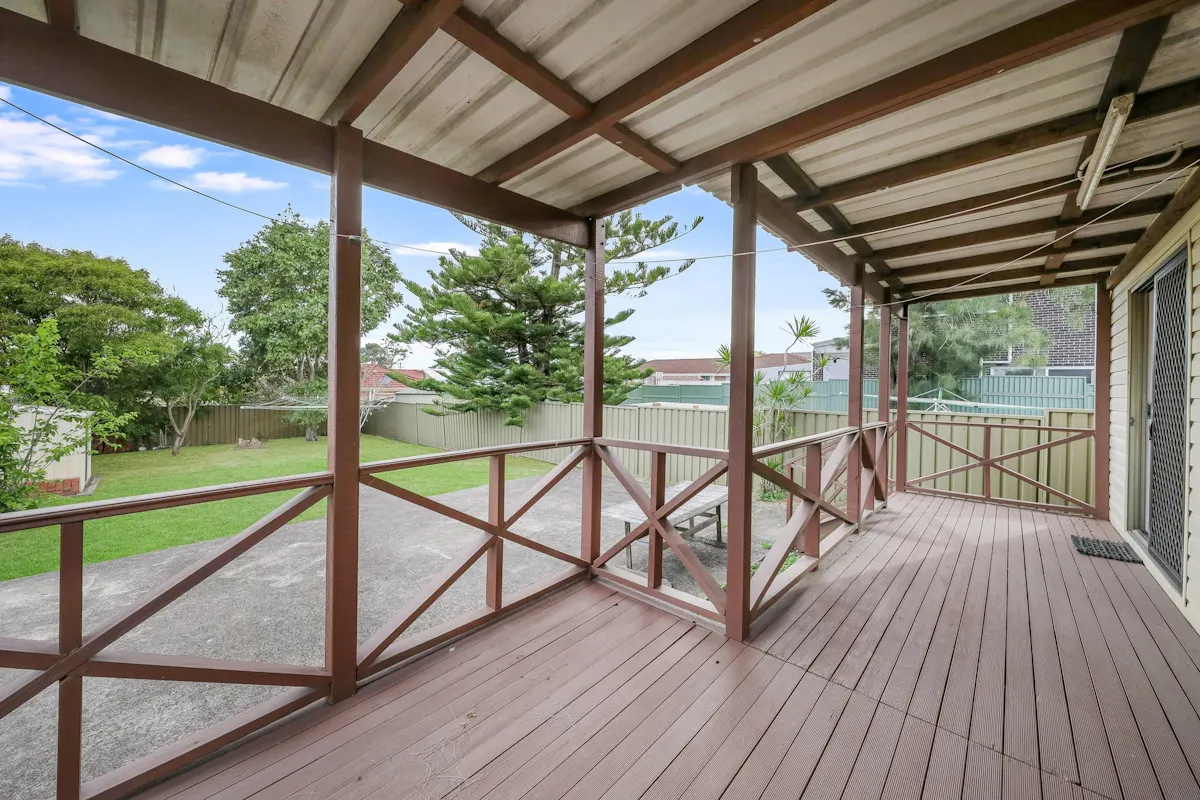 Spacious Family Home on 727.2m² – Dual Living Potential & Endless Opportunity! — photo 7 of 11