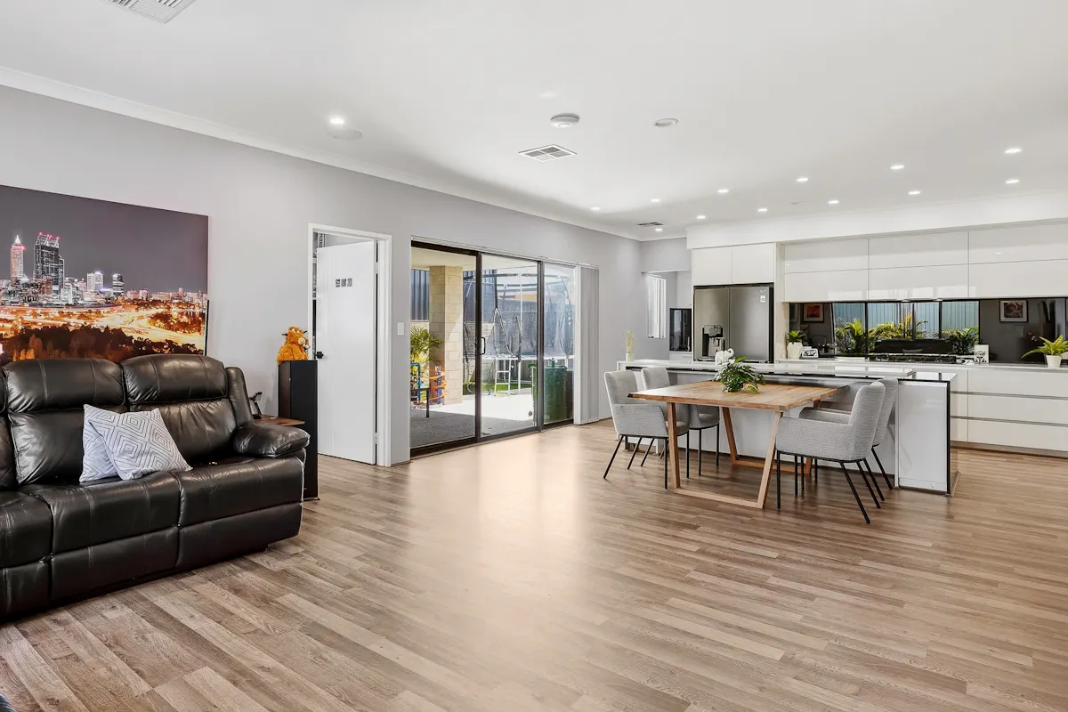 4 Kelvin Terrace — photo 8 of 27