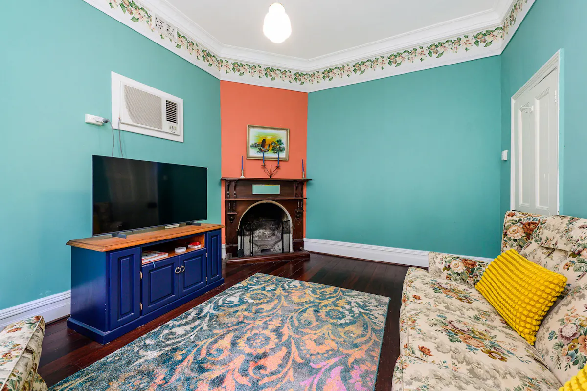 210 Wellington Street West — photo 11 of 30