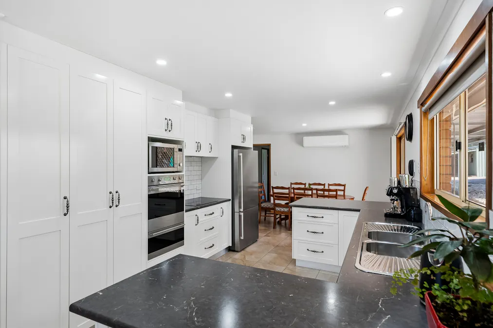 712  Glenrowan - Moyhu Road, Greta West, VIC, 3675 - Image 6