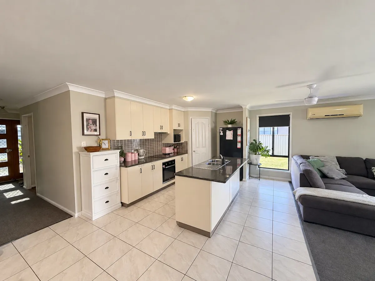 5 Sullivan Crescent — photo 4 of 17