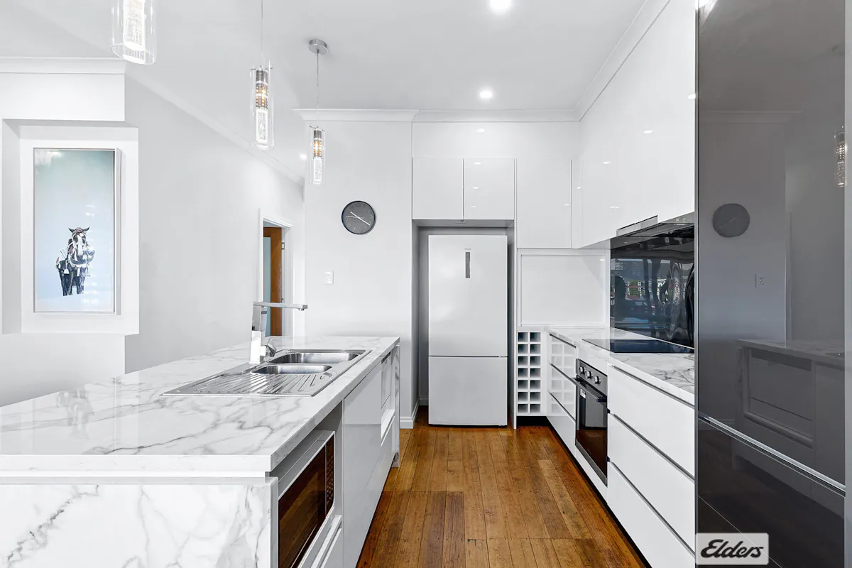 4 Upper Bourke Street — photo 2 of 15