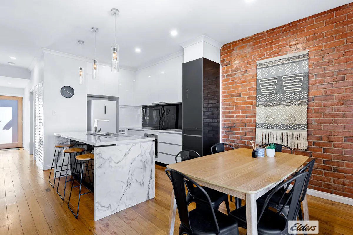 4 Upper Bourke Street — photo 10 of 15