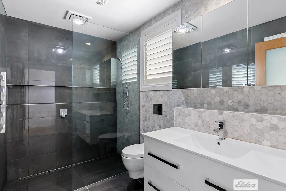4 Upper Bourke Street — photo 3 of 15