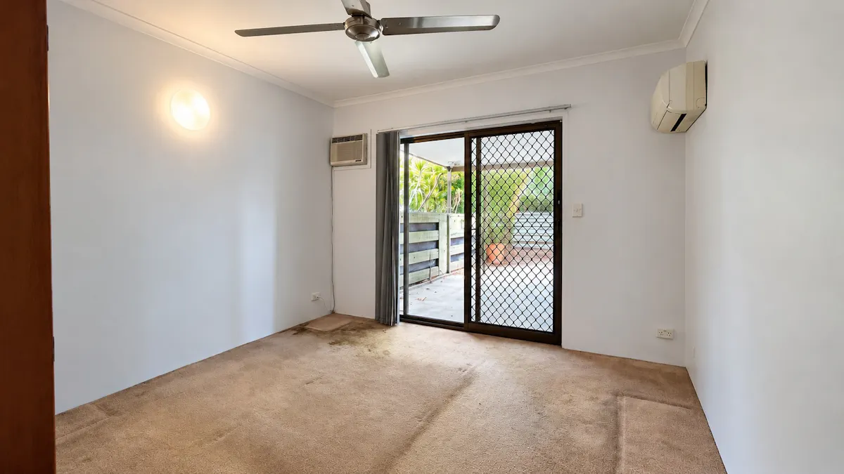 3/3 Livistona Road — photo 9 of 13