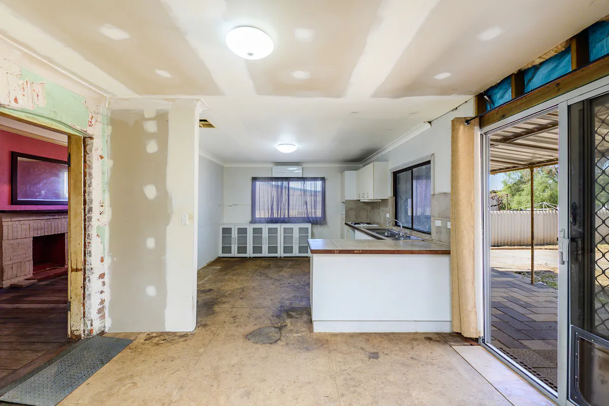 171 Duke Street East — photo 4 of 30