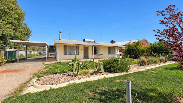 21 Page Street — photo from Elders Real Estate Parkes