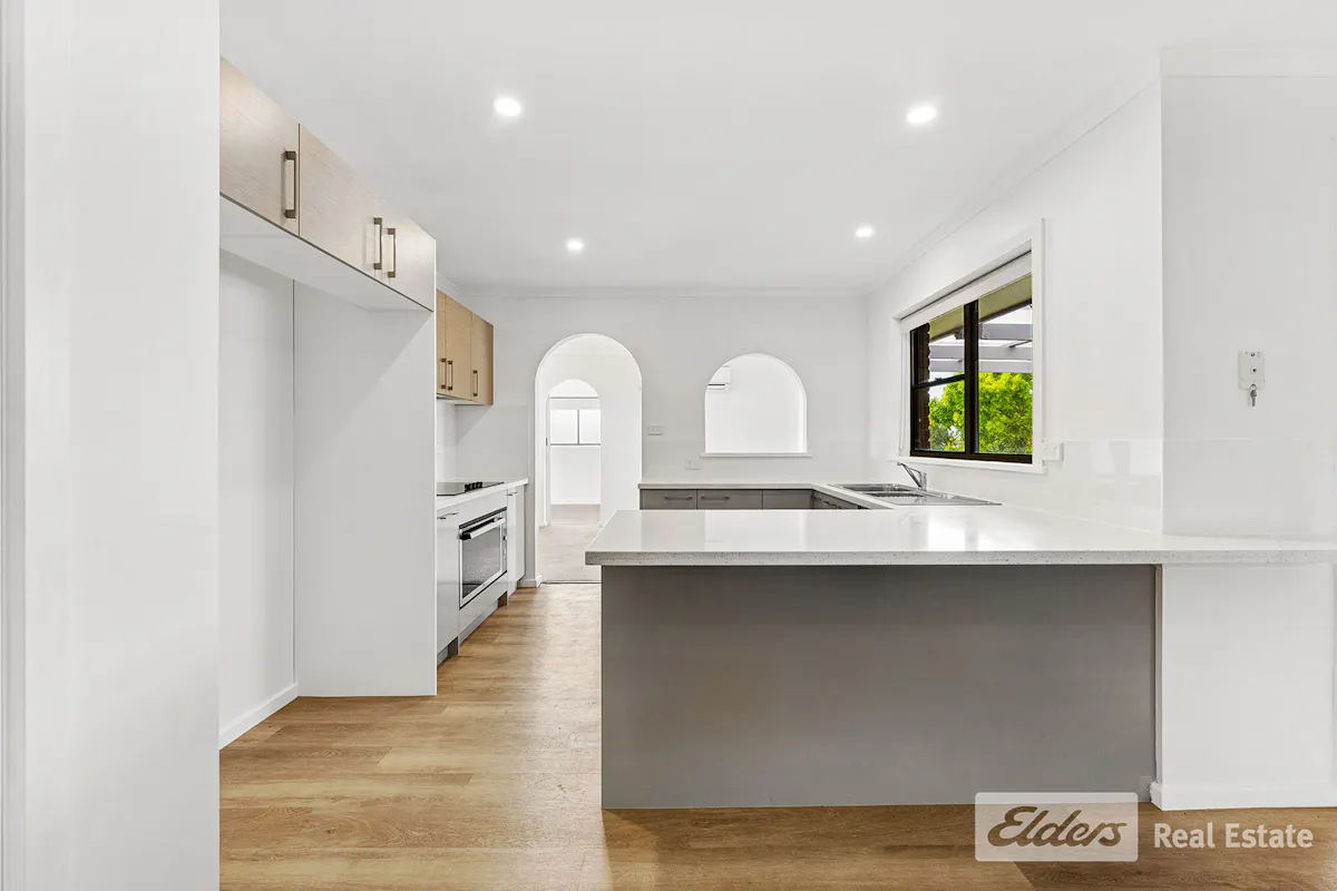 17-19 Laurel Terrace — photo 4 of 24